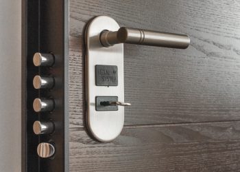 Herrajes y puertas